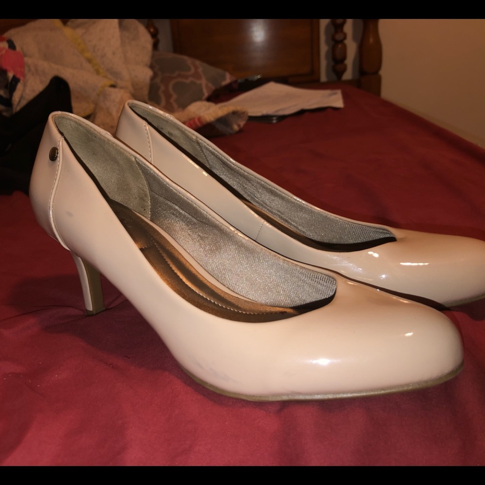 Tan Heels - Picture 4 of 5